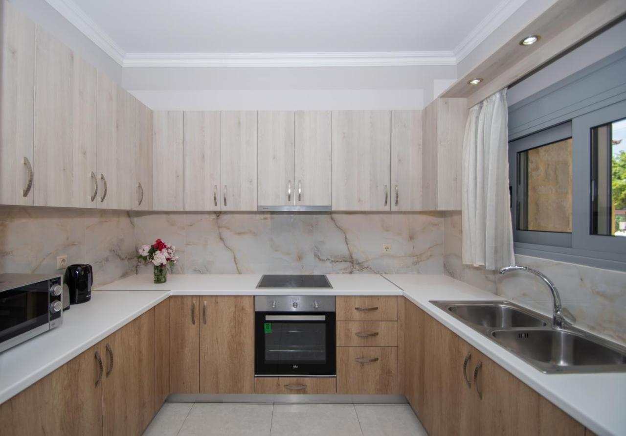 Liri'S Apartments Kalamákion 외부 사진